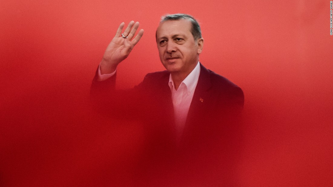 Történelmi és politikai okokból tart nagygyűlést a török elnök Boszniában