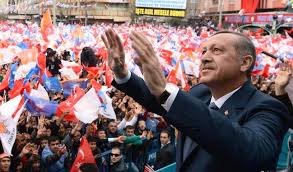 Parlamenti- és elnökválasztásokat rendeznek most vasárnap Törökországban