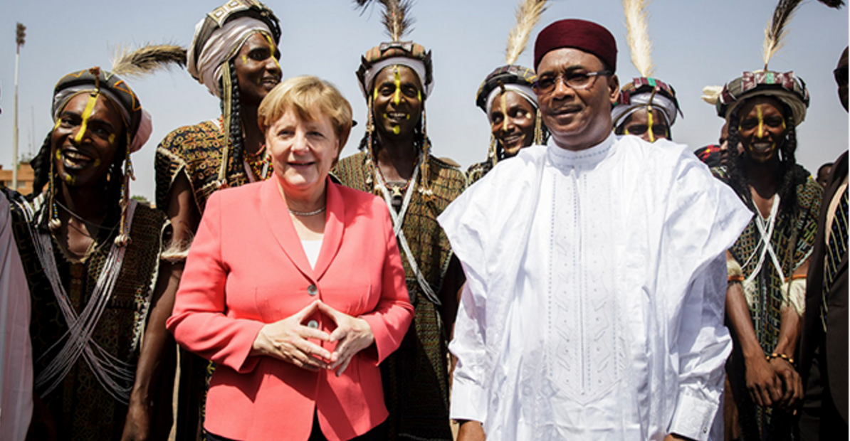 Merkel konzekvens Afrika-politikát folytat