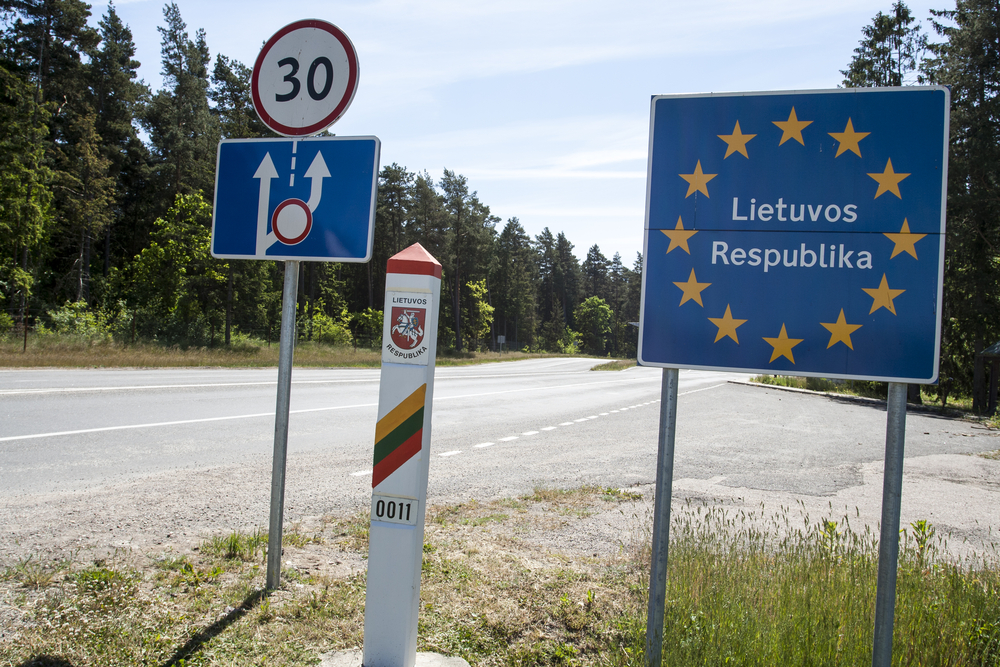 Sakkbábuként használt bevándorlók