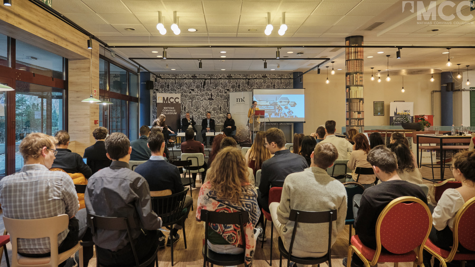 A Tálibán első száz napja — konferencia
