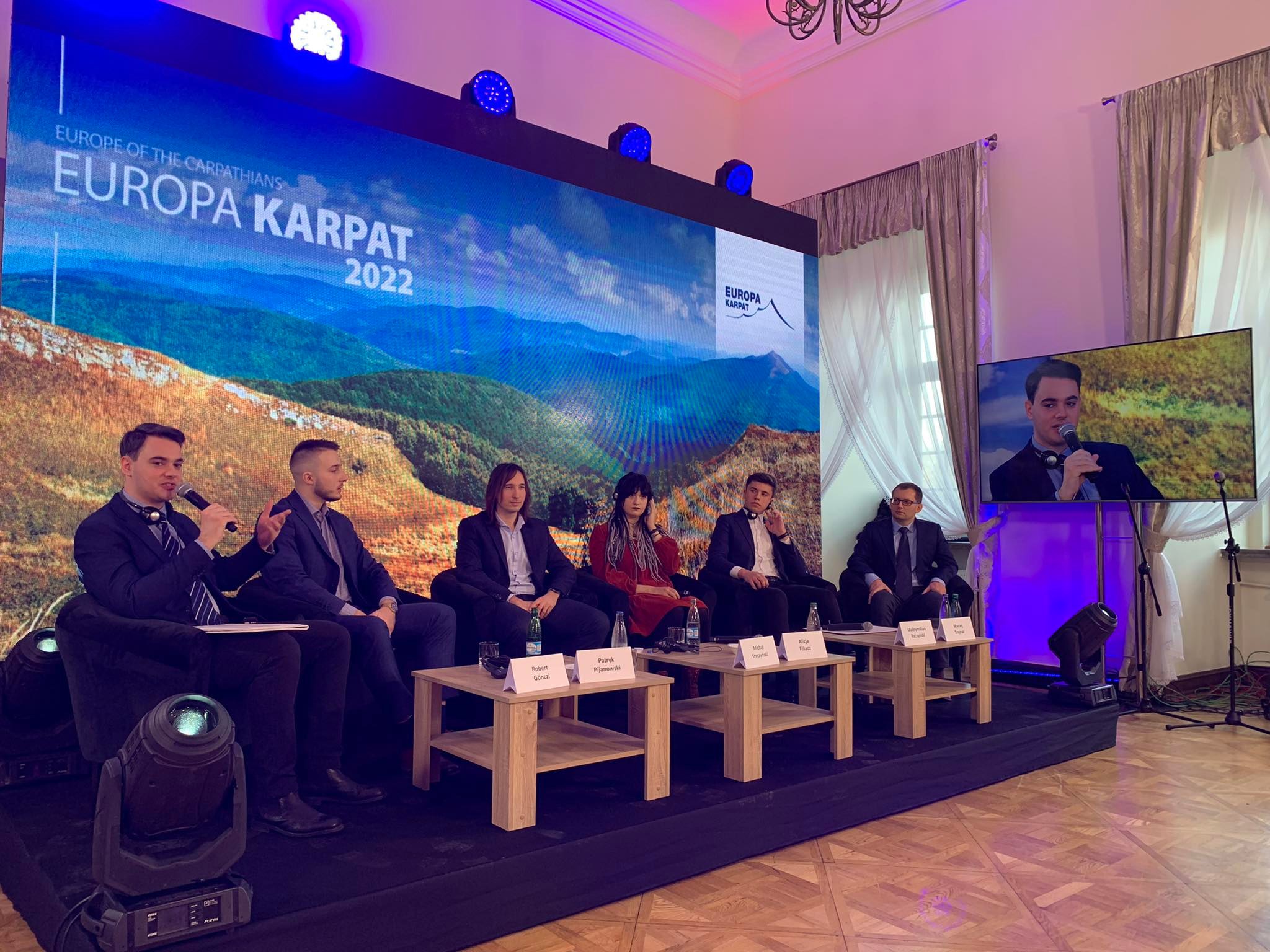 Kerekasztal-beszélgetés a fiatalság közép-európai jövőjéről Kerekasztal-beszélgetés a fiatalság közép-európai jövőjéről