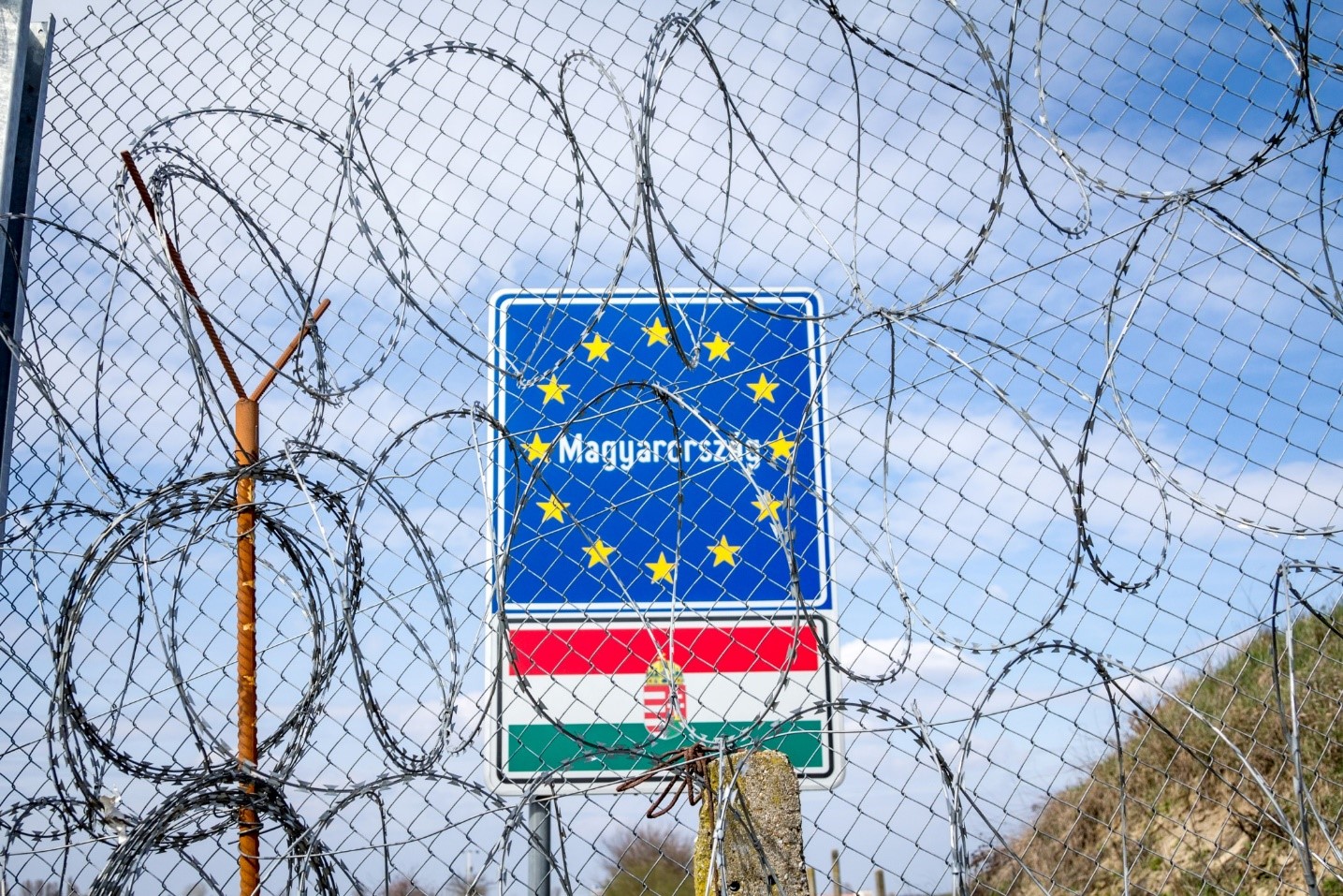 Horizont 2022/9: Akik az alumíniumlétrában bíznak — Migránsinterjúk a déli határ szerb oldalán