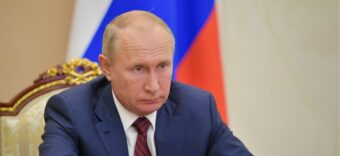 Vlagyimir Putyin újra az erőskezű vezető szerepében