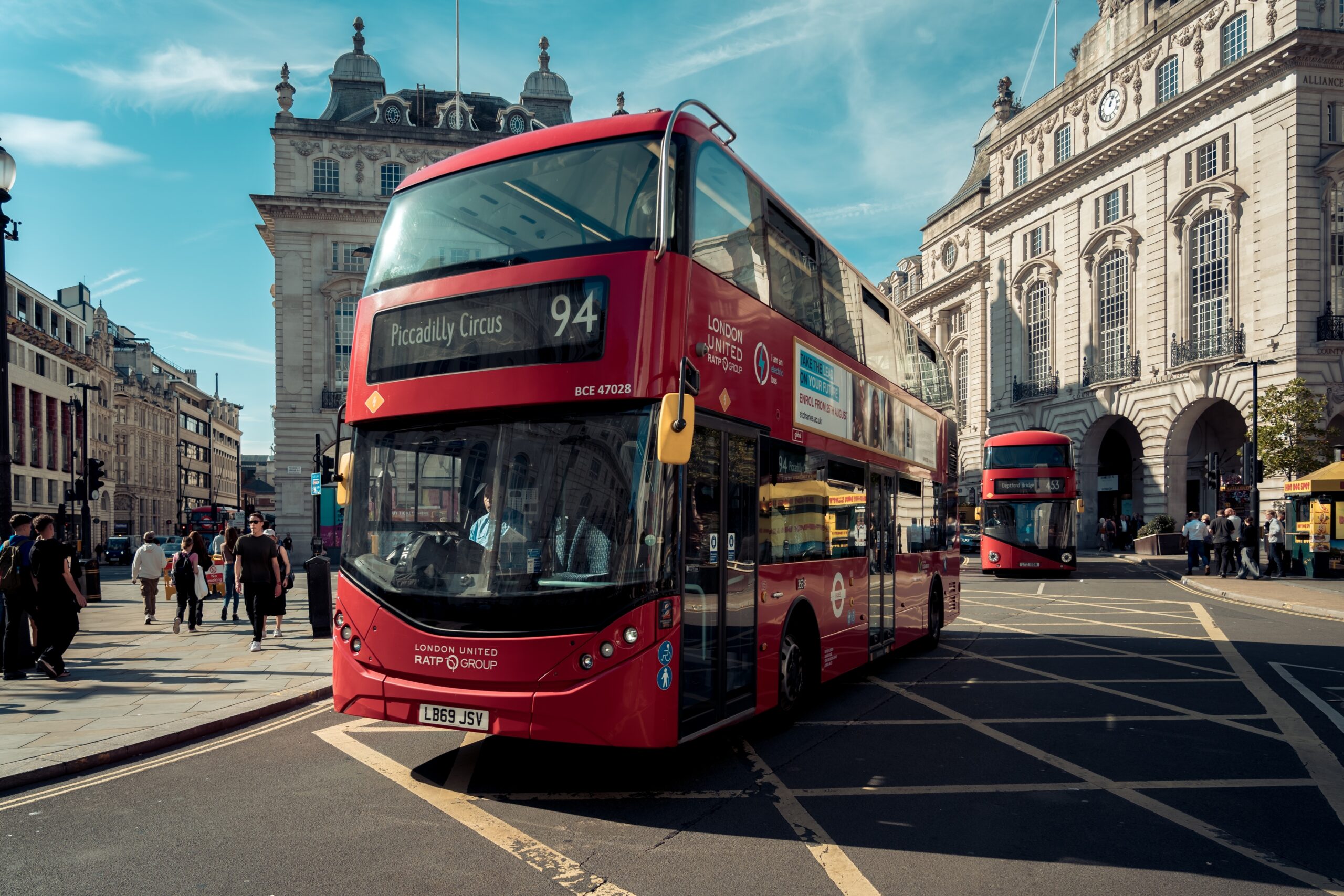 Új buszjáratot indítottak a londoni zsidók védelme érdekében