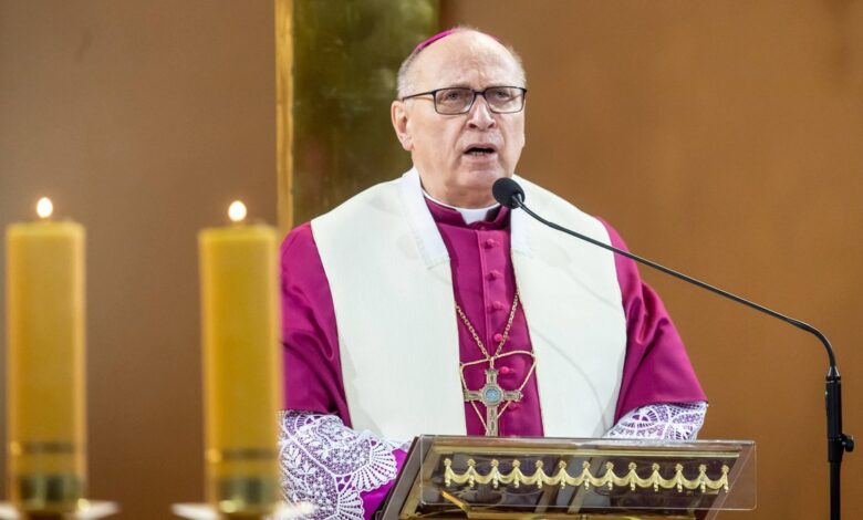 Nyugalmazott püspök: Lengyelországot ma politikai gengszterek irányítják