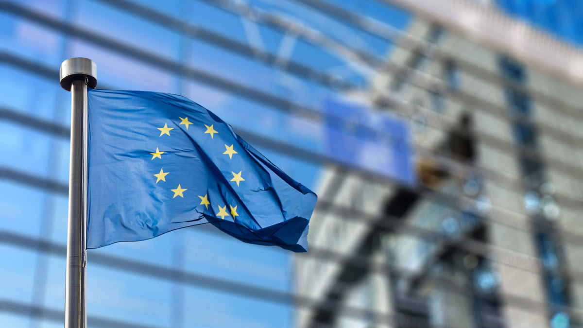 Migrációkutató: nemet mond az európai jobboldal az EU migrációs paktumára