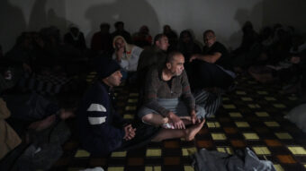 Így deportálják a Közel-Keleten az Iszlám Állam bebörtönzött terroristáit